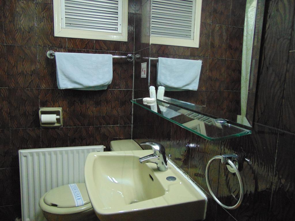Hellas Hotel Kakopetriá Extérieur photo