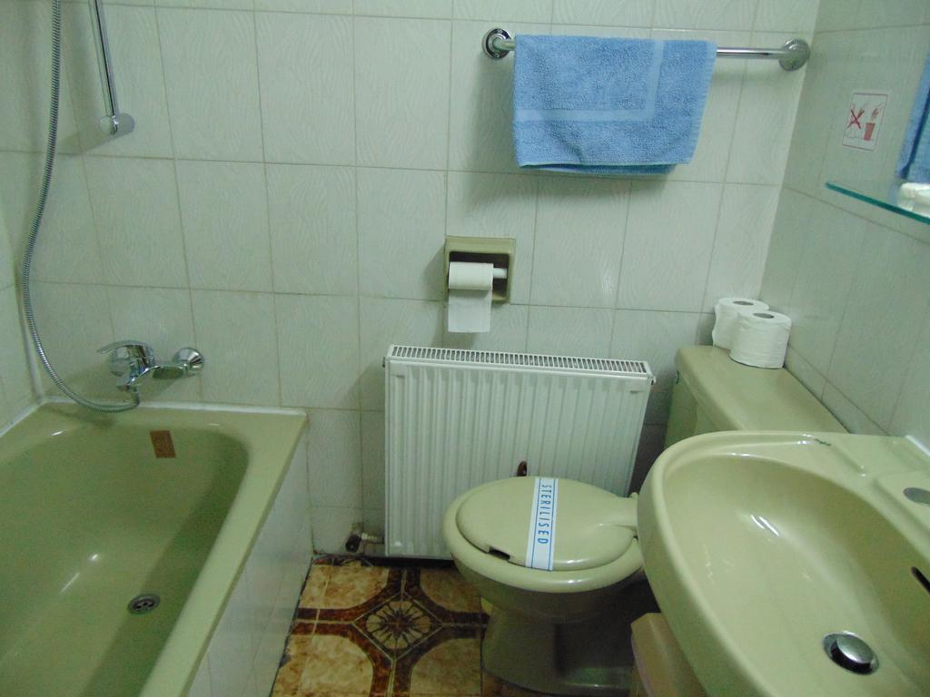 Hellas Hotel Kakopetriá Chambre photo