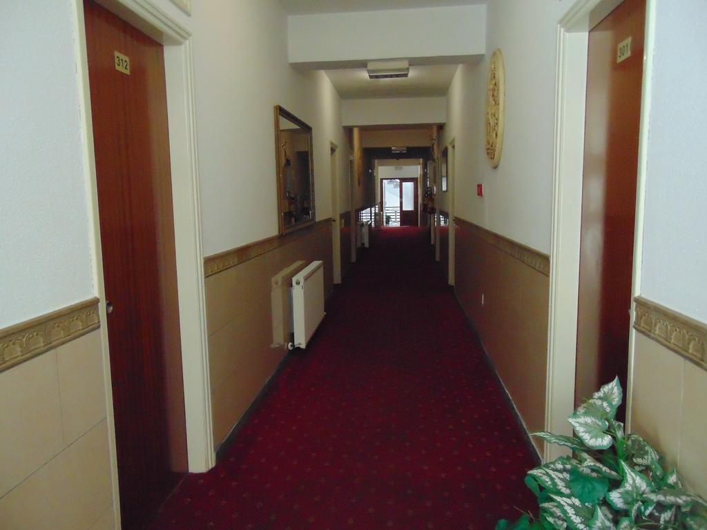 Hellas Hotel Kakopetriá Extérieur photo